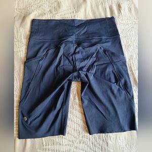 Lululemon Fast And Free 8" Size 8 Biker Shorts in Navy Blue